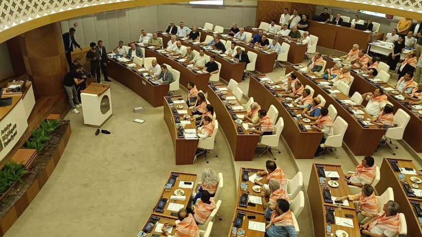 Antalya Meclsi Ayakkabı Gerginliği (4)