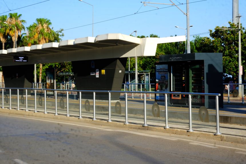 Antalya Tramvay Durağı Ve Otomat