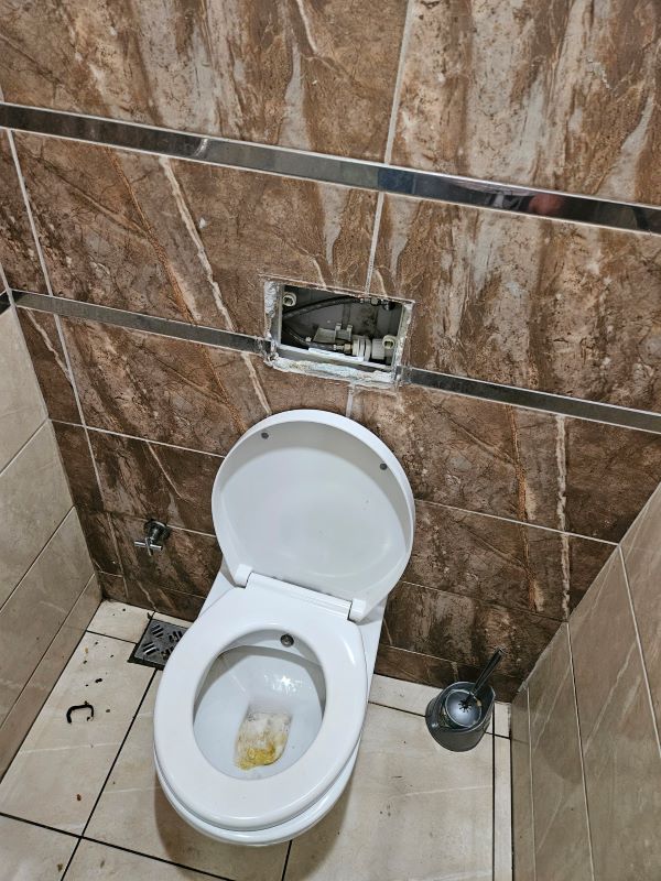 Atatürk Hastanesi Tuvalet (1)