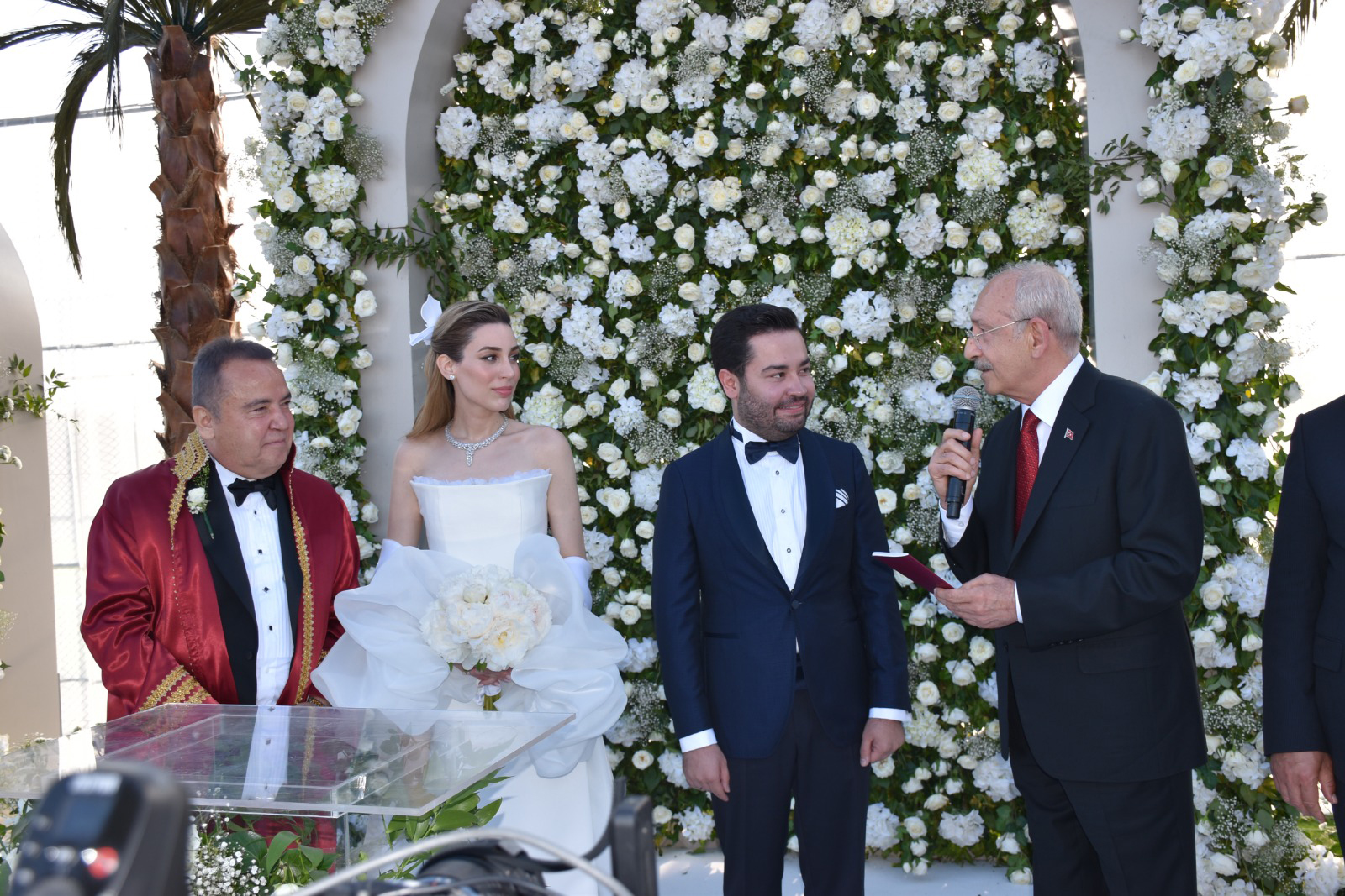 Muhi̇tti̇n Bocek Oglu Ve Geli̇ni̇