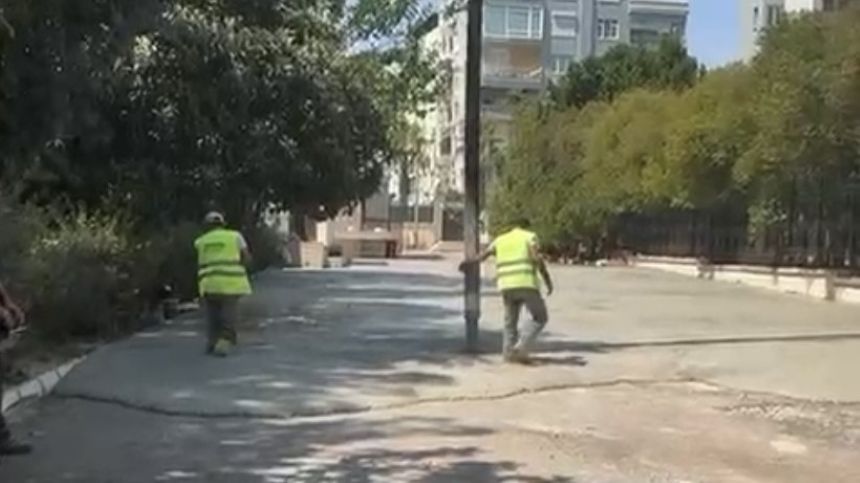 Müze Avlusunda Zemine Beton Döküldüğü Görülüyor