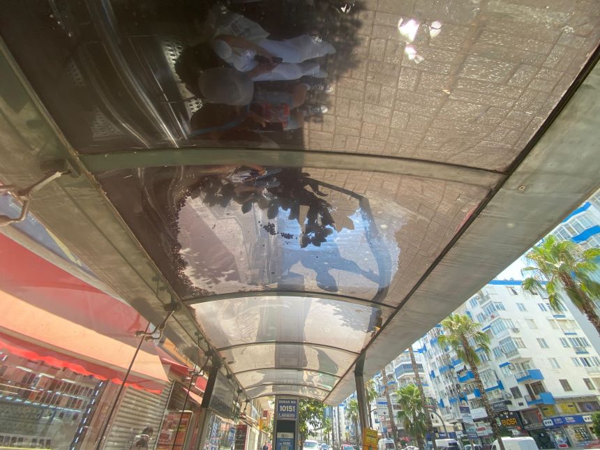 Otobüs Durağı (2)