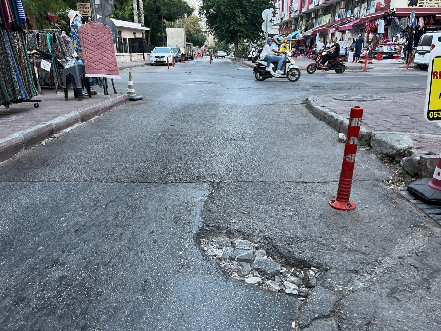 Sokak Çukur Doldurulan Taşlar Muratpaşa Camisi Çevresi