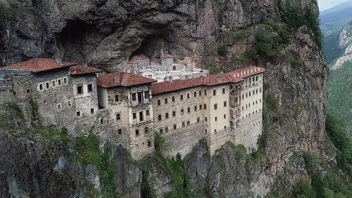 Sumela Manastiri Nasil Yapildi 1