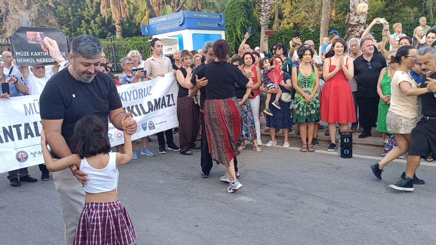 Antalya Müzesi Tango Eylemi (1)
