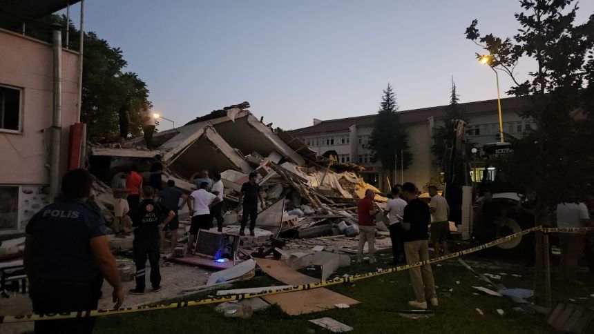Balıkesir Deprem 3