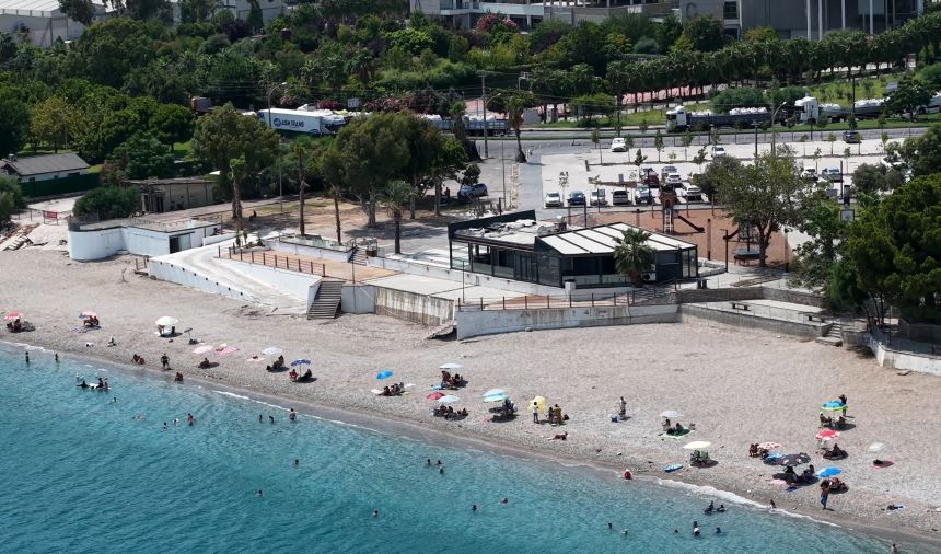 Konyaaltı Sahili Şezlong V Gölgelikler Kaldırıldı (4)