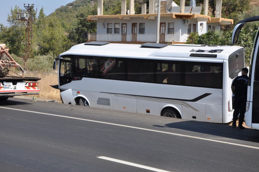 Midibus Sarampole Dustu 9 Yarali 874915 259898 (2)
