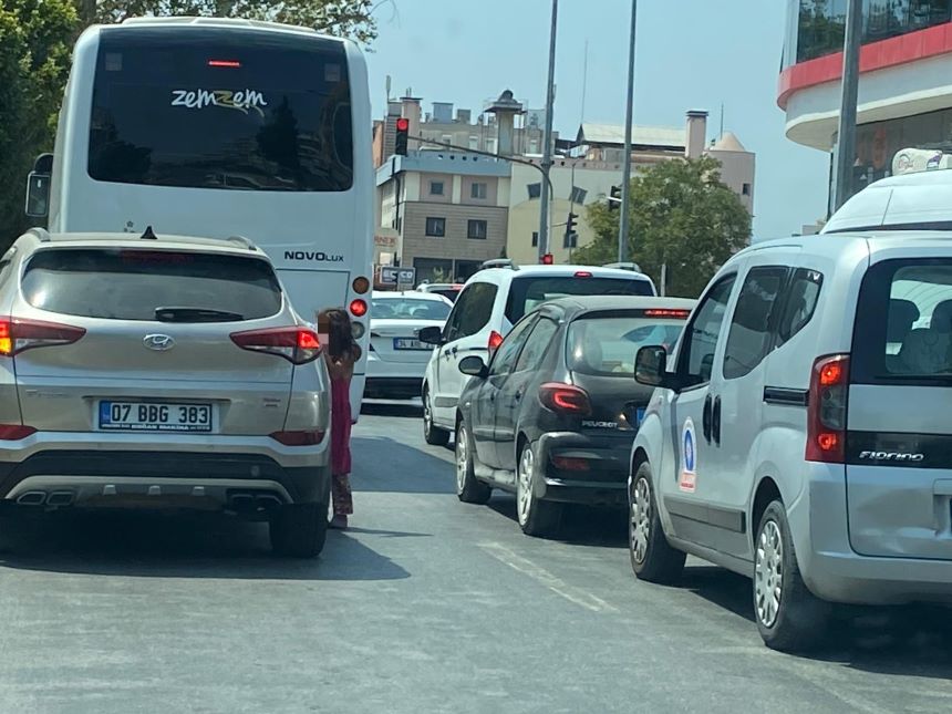 Su Satan Dilenci Çocuklar Antalya (3)