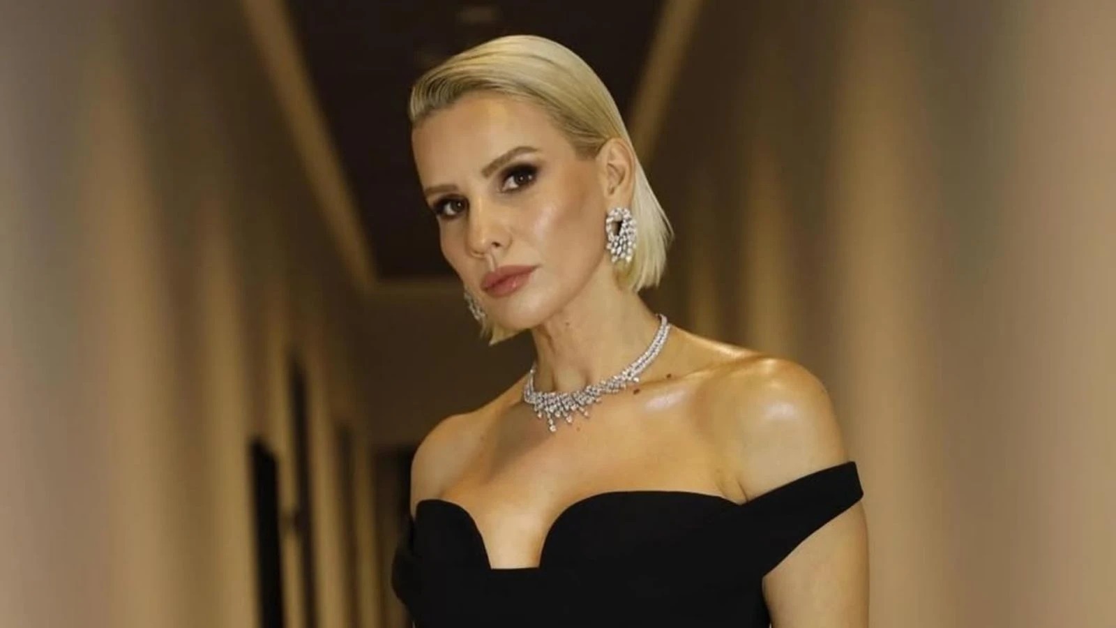Esra Erol Aslen Nereli 4