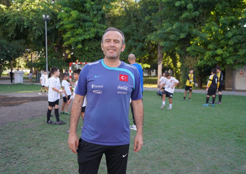 Halil Ay Haşimişcan Mahallesi Muhtarı Fuybol Sahası (1)