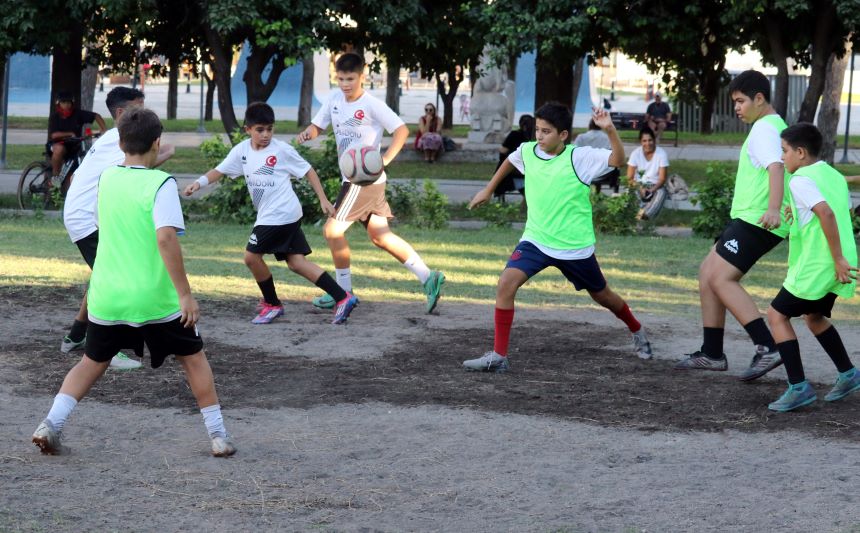 Halil Ay Haşimişcan Mahallesi Muhtarı Fuybol Sahası (4)