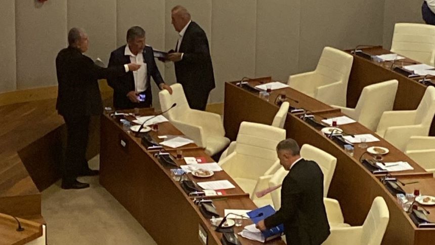 Antalya Büyükşehir Belediyesi Meclisi Gerilim 2