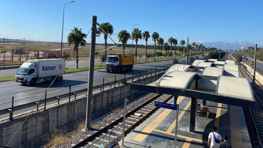Antalya Tramvay Yonca Durağı 3