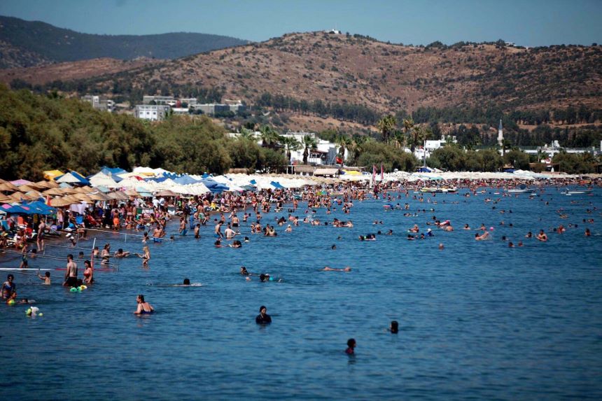 Bodrum Sahil Tatilciler (2)