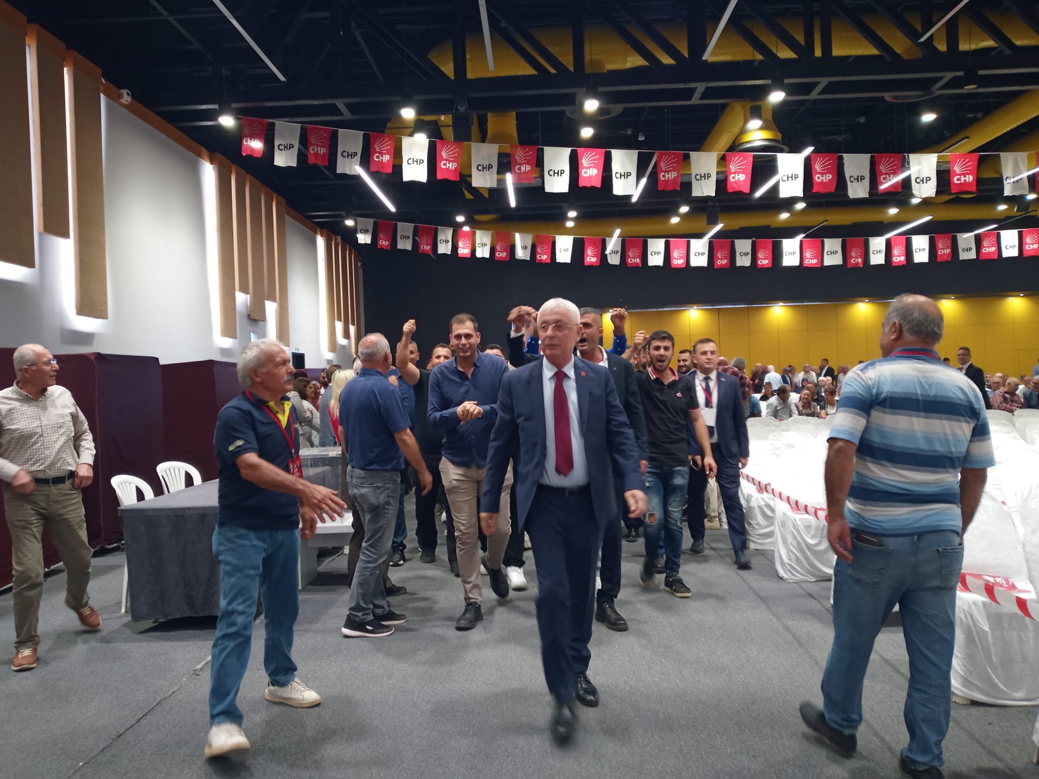 Chp Il Kongresi Nail Kamacı Giriş