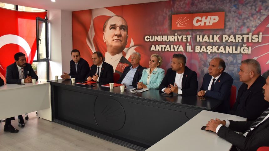 Chp Parti Meclisi (Pm) Üyesi Ecevit Keleş Ve İstanbul Milletvekili Nimet Özdemir (2)-1
