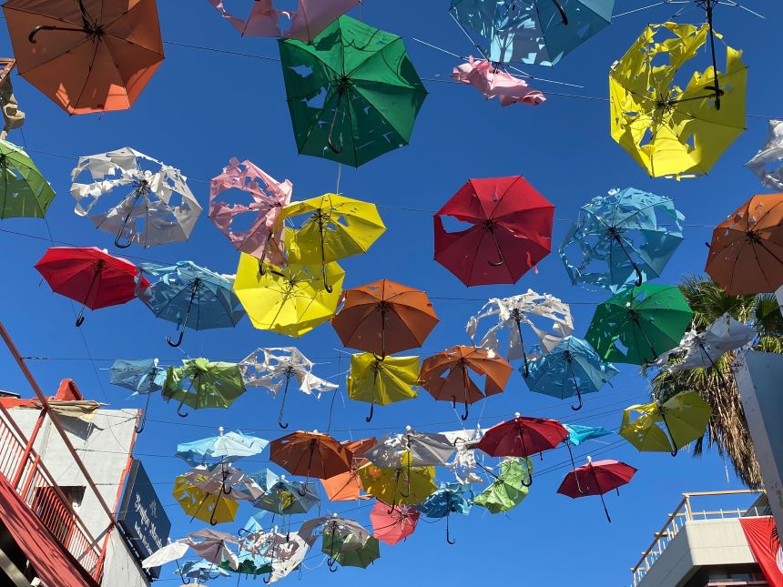 Fırtınada Zarar Gören Şemsiyeler Dönerciler Çarşısı (1)