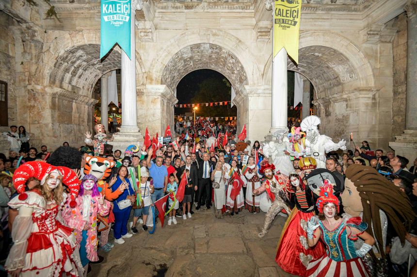 Kalei̇çi̇ Festi̇vali̇ Kortej2