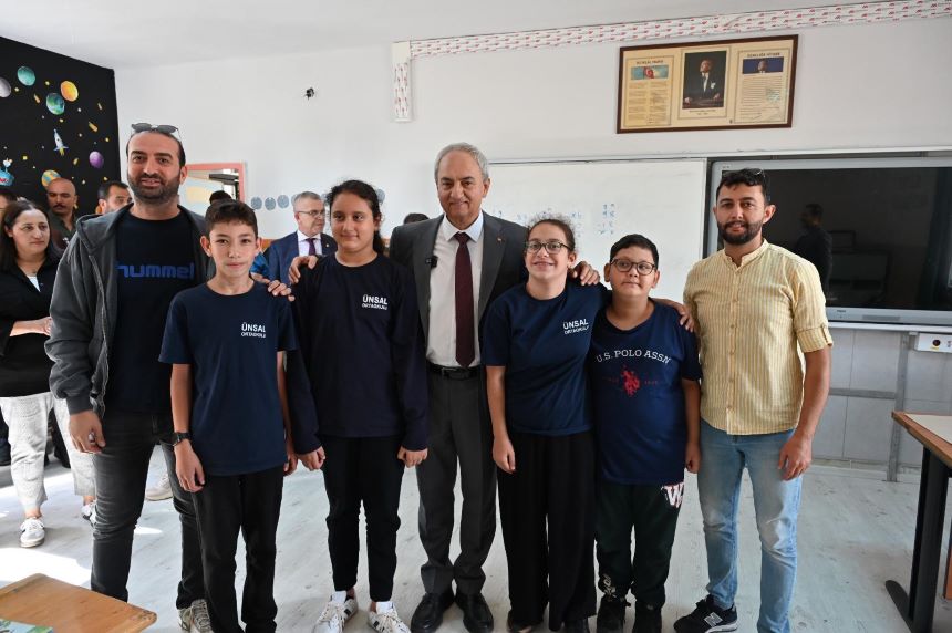 Mesut Kocagöz Ve Lise Öğrencileri (2)