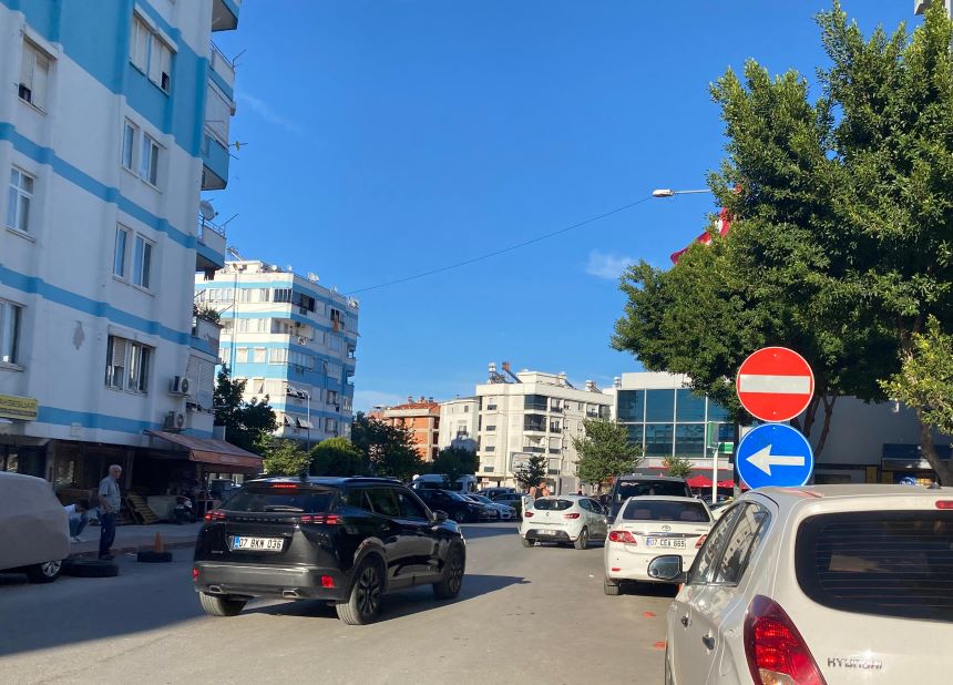 Mevlana Caddesi'ne Dönüş Yasağı Tablea Antalya (3)