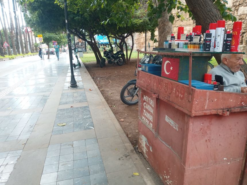 Mustafa Püsküllü Çakmaklara Gaz Dolduruyor Antalya (2)