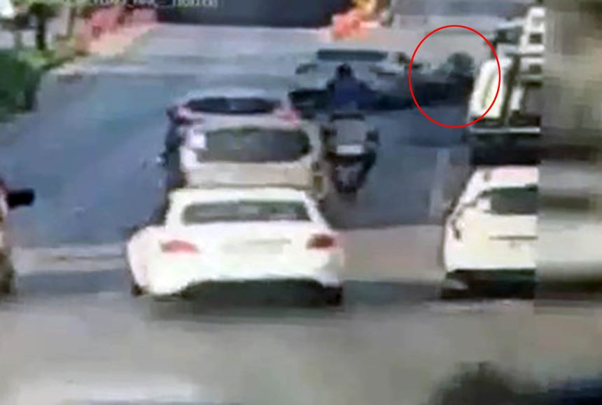 O T O M O B I L I U Z E R I N E S U R D U G U M O T O S I K L E T L I N I 962266 285733