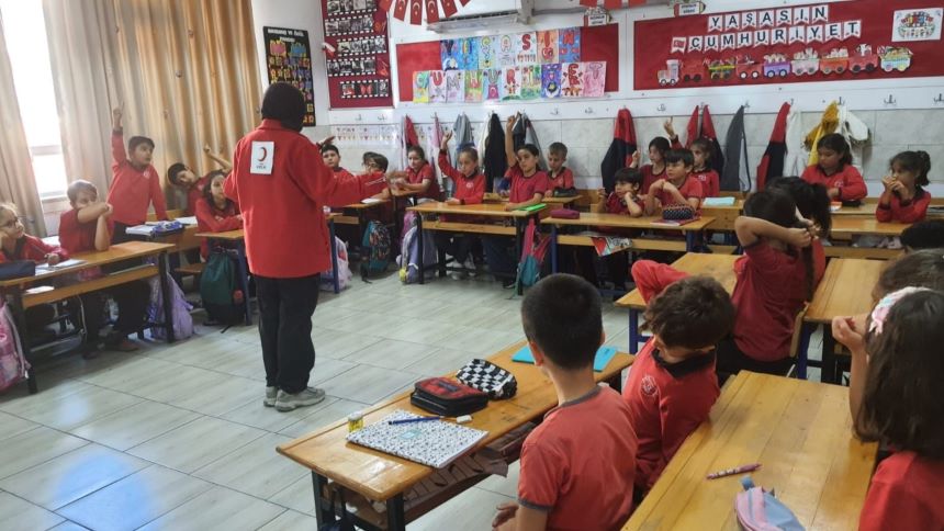 Türk Kızılayı'ı Okulda (2)