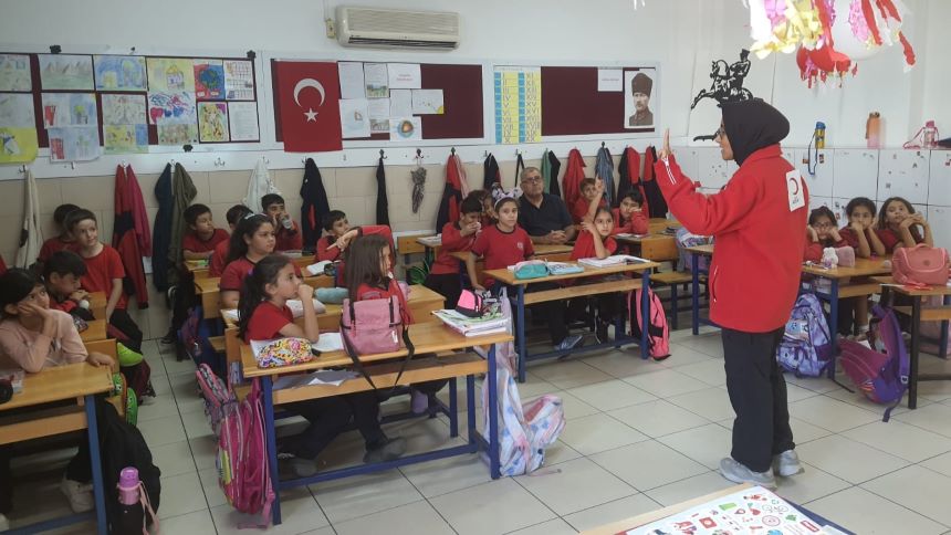 Türk Kızılayı'ı Okulda (3)