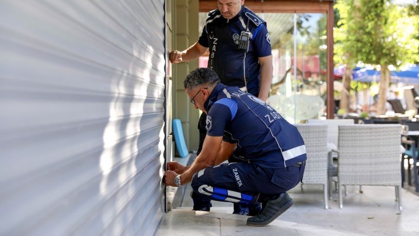 Zabıta Ekipleri Işletmeyi Mühürlüyor Alanya