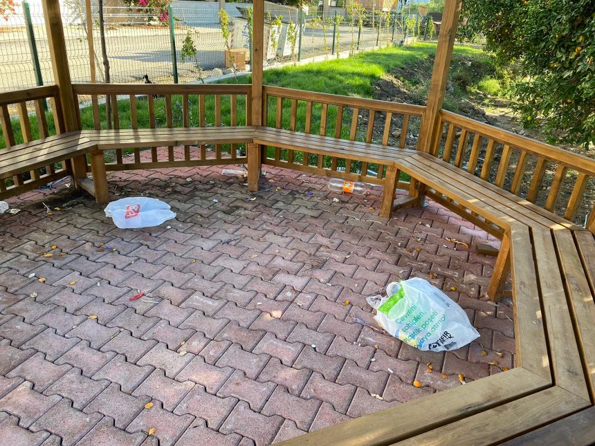 Aksu'da Parklar Çöplüğe Döndü (3)