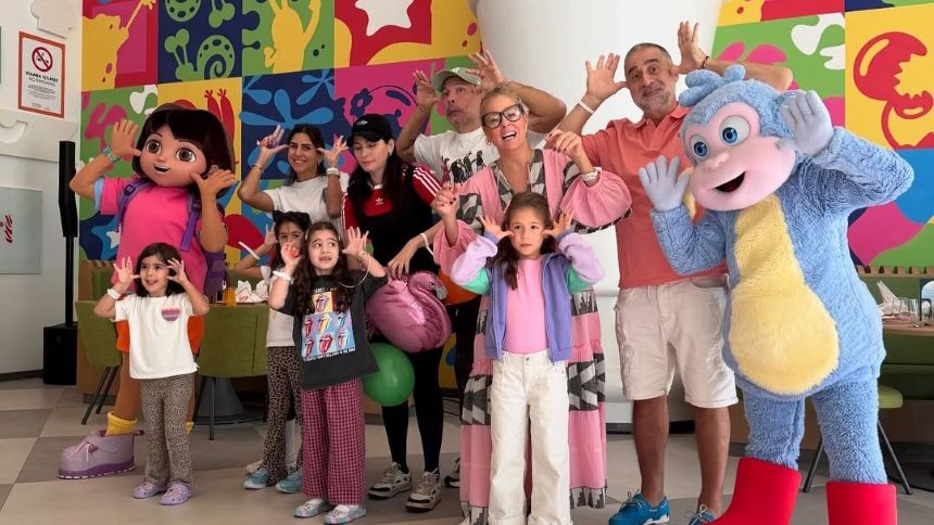 Ali Sunal Ve Doğa Rutkay Antalya Tatil (1)