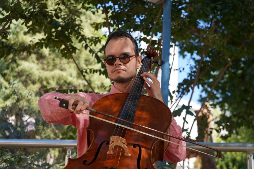 Alper Sökmen Görme Engellim Müzik Öğretmeni (2)