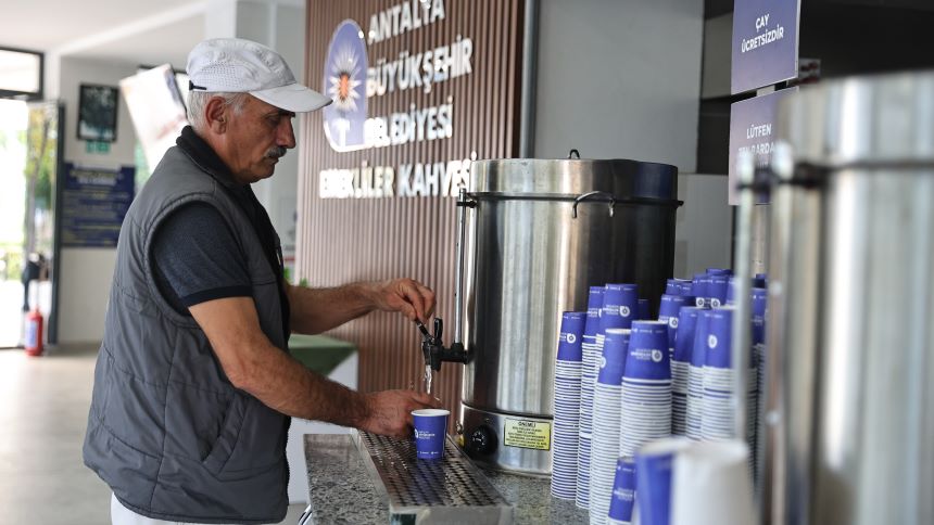 Büyükşehir Belediyesi’nin Emekli Kahveleri Büyük Ilgi Görüyor (4)