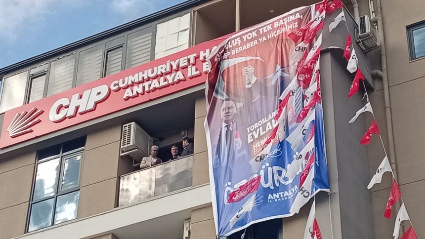 Chp Antalya İl Başkanlığı Muhittin Böcek Pankartı (2)