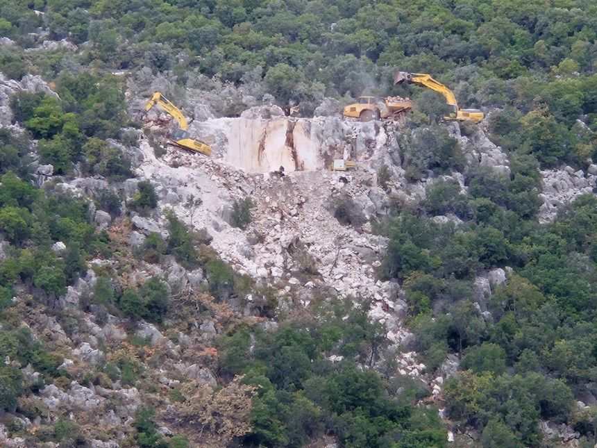 Demre'de Trysa Heroonu Yakınlarında Izin Verilen Mermer Ocağında Nihai Karar Çıkmadan Çalışmalara Başlandı