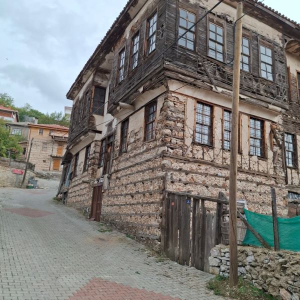 Düğmeli Ev