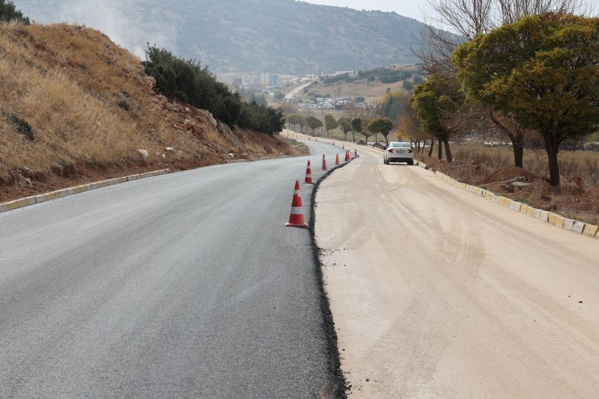 Elmalı Toptancı Hal Yoluna Sıcak Asfalt (1)