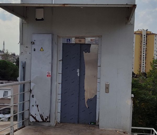 Gazi Bulvaru Üst Geçit Asansör