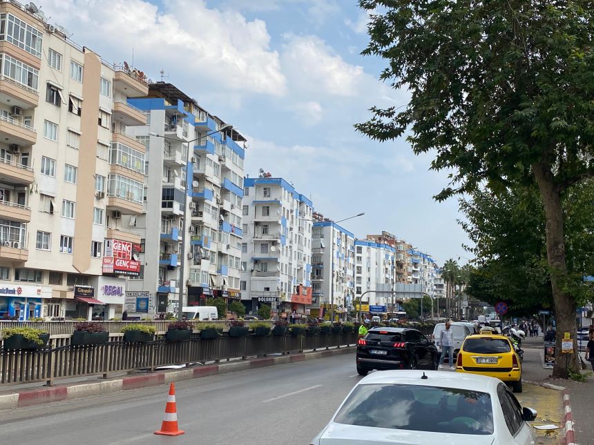 Güllük Caddesi Yol (1)