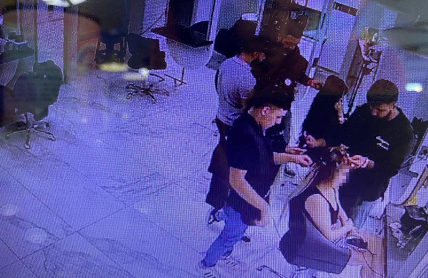 Güzellik Merkezinden Kaçanlar (1)