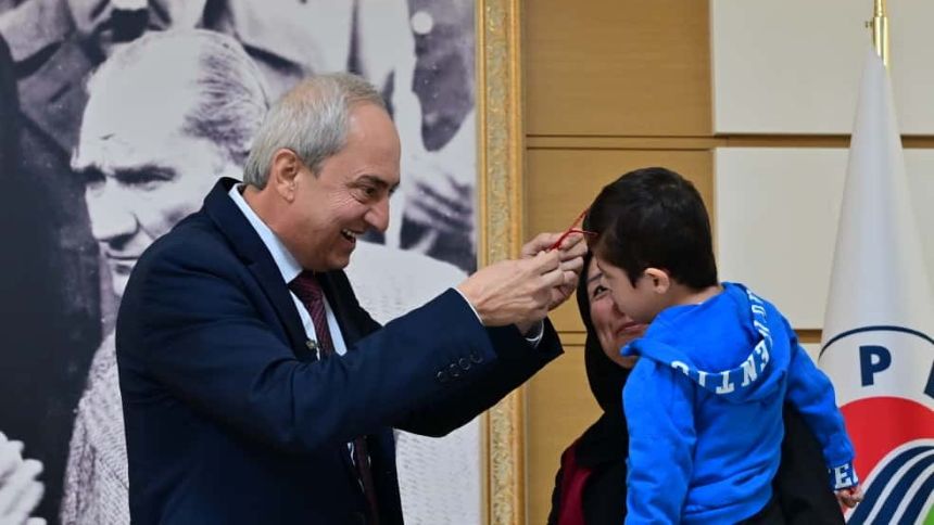 Kepez Belediyesi Okullarda Goz Sagligi Taramasi Yapti 100 Cocuga Ucretsiz Gozluk 5