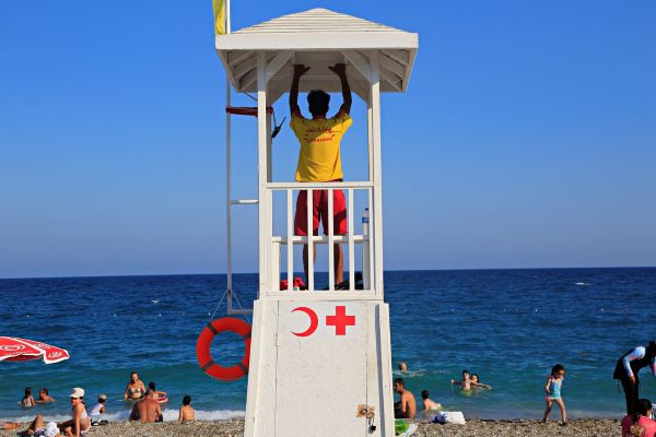 Konyaaltı Sahili Can Kurtaran Direkleri (2)