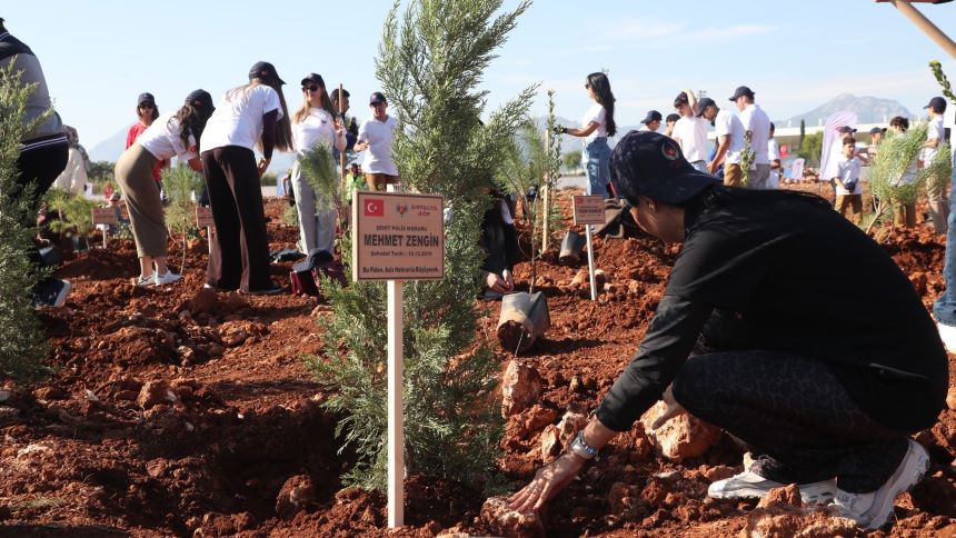 Şehitler Için Fidan Dikimi Antalya (2)