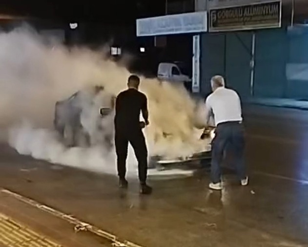 Seyir Halinde Yanan Otomobil (1)