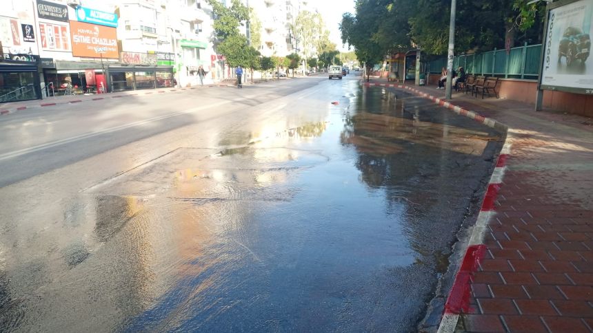 Su Borus Patladı Yollar Göle Döndü Antalya (2) Kopya