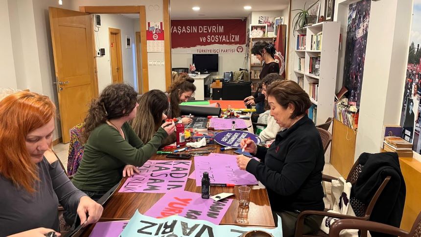 Ti̇p'li Kadınlar Pankart Hazırlığı (2)