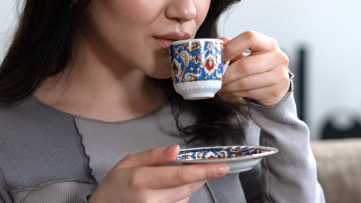 Türk Kahvesi Içerken