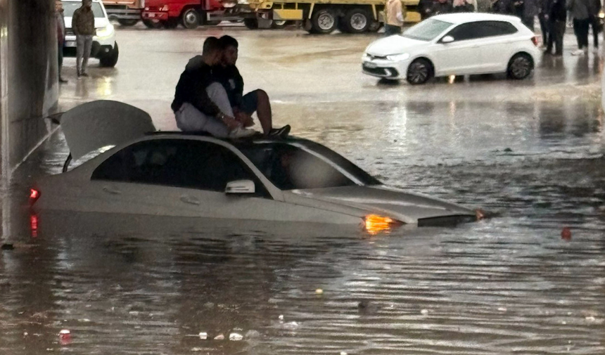 Antalya'da Sarı Kodlu Uyarı Sonrası Sağanak Başladı 2
