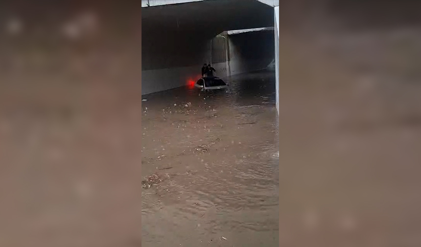 Demre'de Selde Mahsur Kalan Insanlar